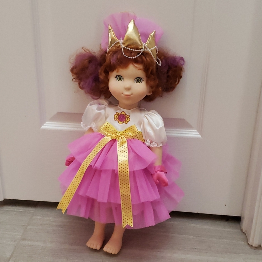 Vintage 06 Doll in great condition perfect birthday gift.